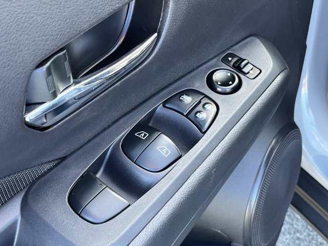 Used 2024 Nissan Kicks SV w/ Exterior Package FWD image 28