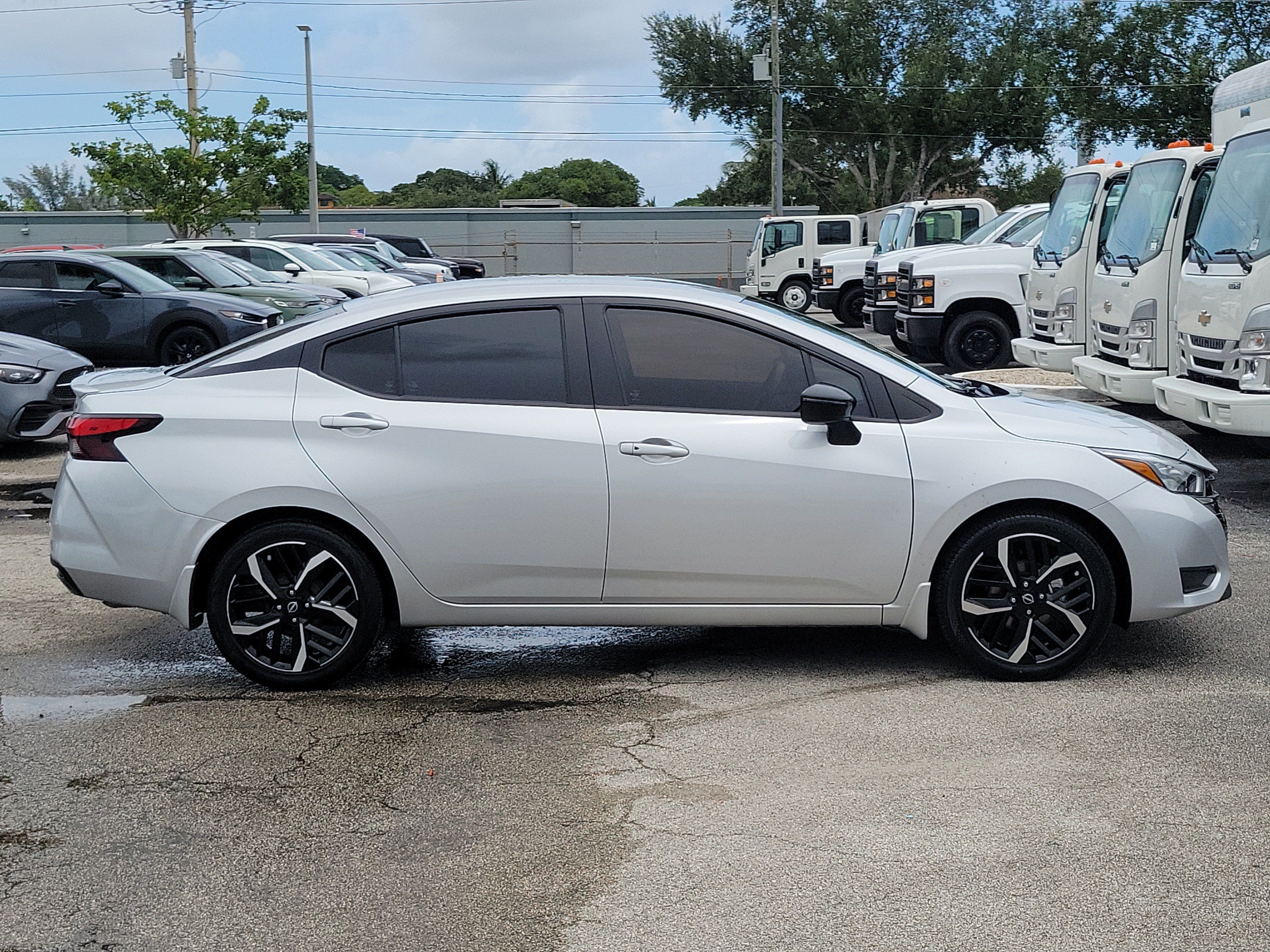 Used 2025 Nissan Versa SR w/ Trunk Package FWD image 7