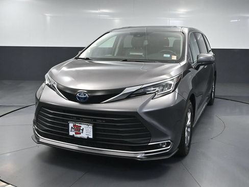 Used 2022 Toyota Sienna XLE AWD/4WD image 11