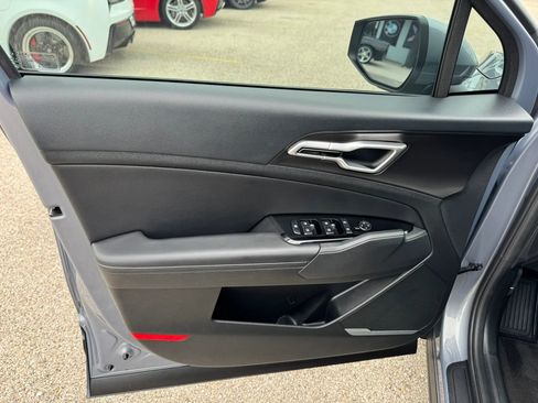 Used 2024 Kia Sportage EX FWD image 17