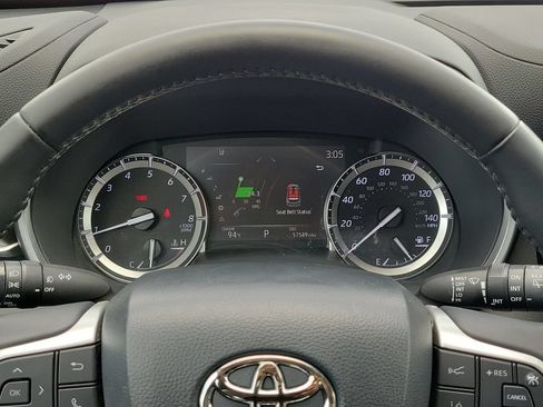Used 2022 Toyota Highlander XLE FWD image 18
