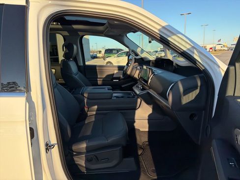 New 2025 Ford Expedition Active image 20