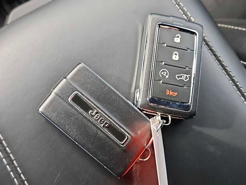 Used 2022 Jeep Grand Cherokee L Overland w/ Luxury Tech Group IV image 37