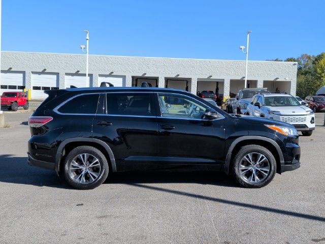 Used 2016 Toyota Highlander XLE AWD/4WD image 8