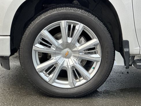 Used 2024 Chevrolet Silverado 1500 High Country w/ High Country Premium Package image 11