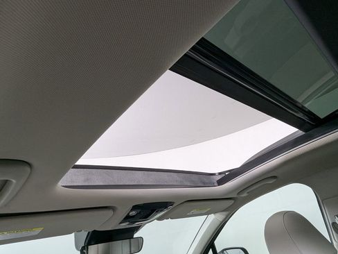Used 2022 Kia Sorento S w/ Panoramic Sunroof Package AWD/4WD image 26