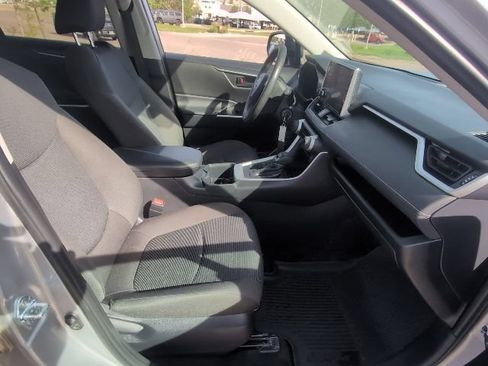 Used 2025 Toyota RAV4 LE AWD/4WD image 31