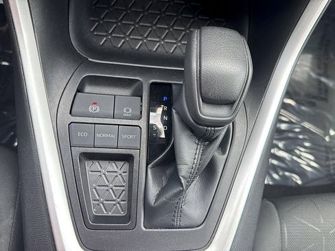 Used 2023 Toyota RAV4 XLE FWD image 16