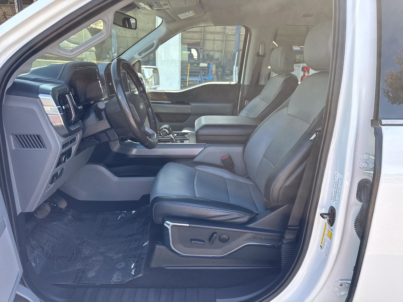 Used 2023 Ford F150 Lariat AWD/4WD image 9