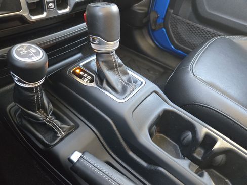 Used 2022 Jeep Wrangler Unlimited Sahara w/ Cold Weather Group image 23