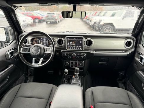 Used 2022 Jeep Wrangler Unlimited Sahara image 2