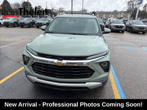 Used 2025 Chevrolet TrailBlazer LT w/ LT Cold Weather Package image 2