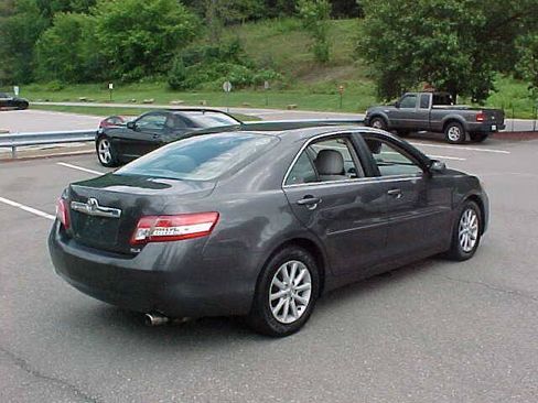 Used 2011 Toyota Camry XLE w/ SE/XLE Extra-Value Pkg FWD image 39