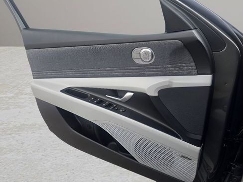 New 2026 Hyundai Elantra Limited image 16