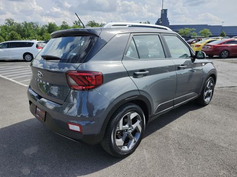 Used 2025 Hyundai Venue SEL FWD image 16