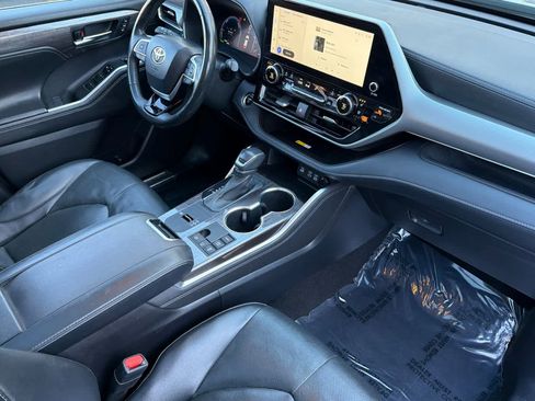 Used 2023 Toyota Highlander Platinum AWD/4WD image 19