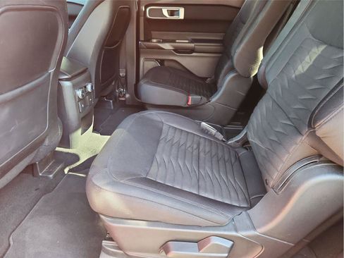 Used 2020 Ford Explorer XLT RWD image 23