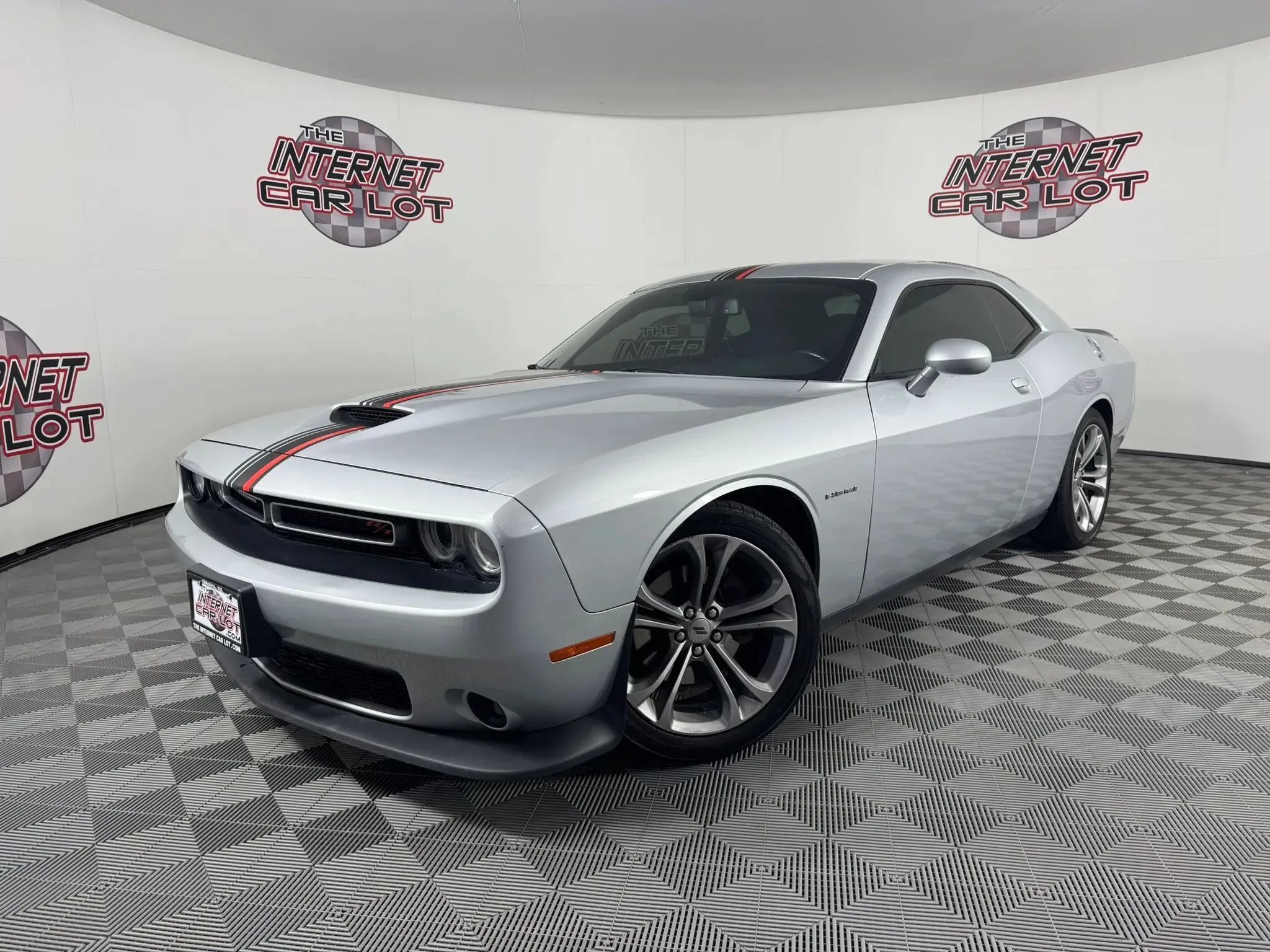Used 2020 Dodge Challenger R/T RWD image 1