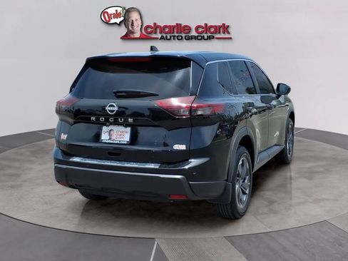 Used 2026 Nissan Rogue SV FWD image 5