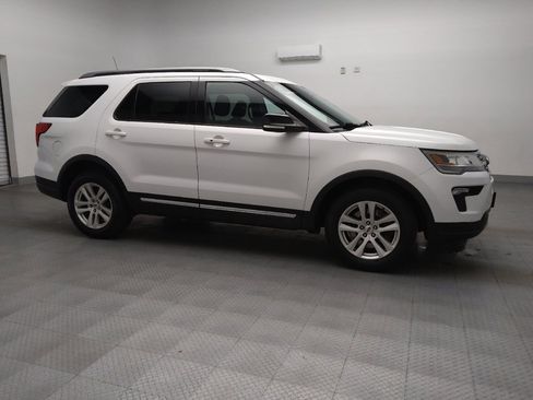 Used 2018 Ford Explorer XLT w/ Equipment Group 201A image 11