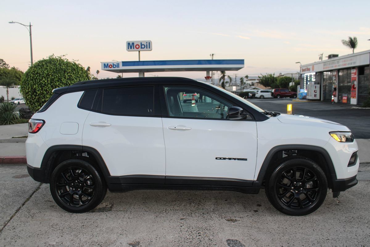 Used 2023 Jeep Compass Latitude AWD/4WD image 6