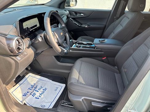 Used 2026 Chevrolet Equinox LT AWD/4WD image 23