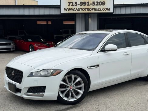 Used 2017 Jaguar XF Premium AWD/4WD image 31