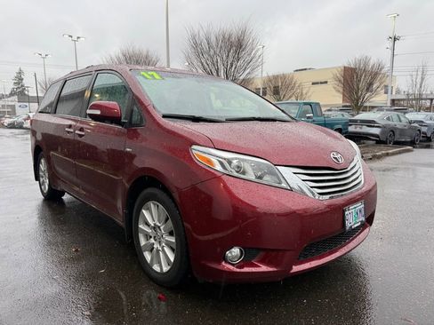 Used 2017 Toyota Sienna Limited Premium image 6