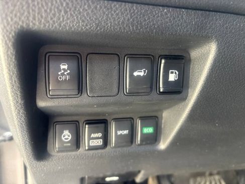 Used 2018 Nissan Rogue SV w/ Premium Package AWD/4WD image 15