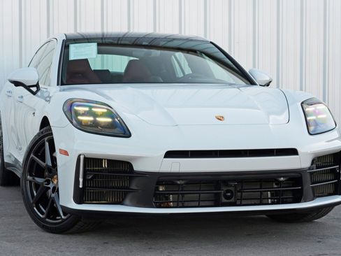 Used 2025 Porsche Panamera 4S w/ Premium Package image 4