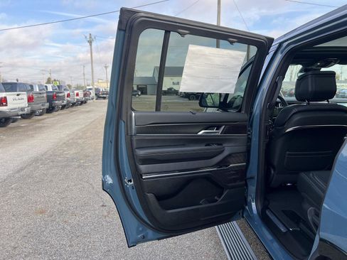 New 2026 Jeep Grand Wagoneer Summit image 30