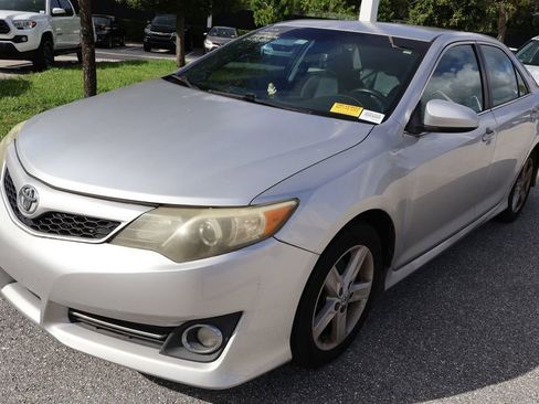 Used 2012 Toyota Camry SE FWD image 2