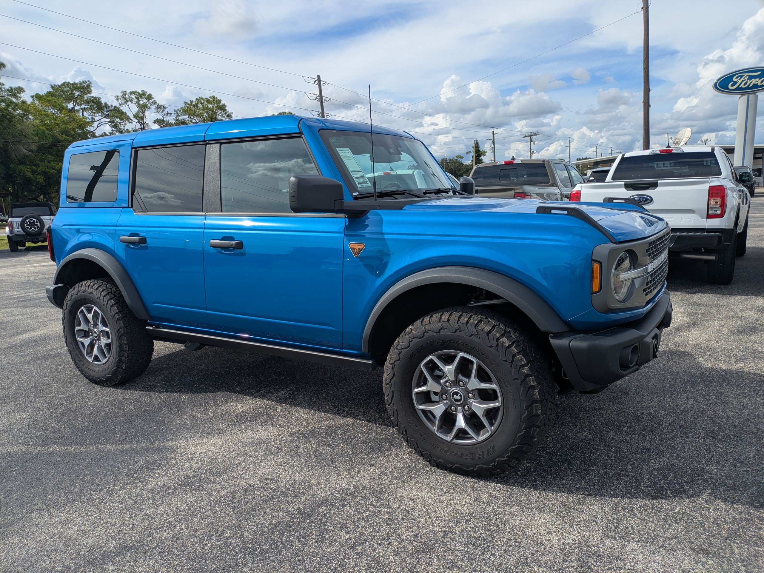 Used 2025 Ford Bronco Badlands AWD/4WD image 2