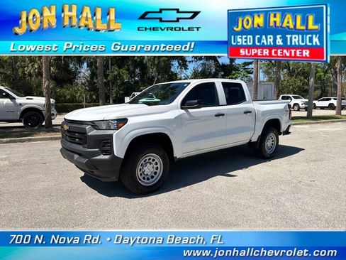 Used 2024 Chevrolet Colorado W/T w/ Safety Package image 2