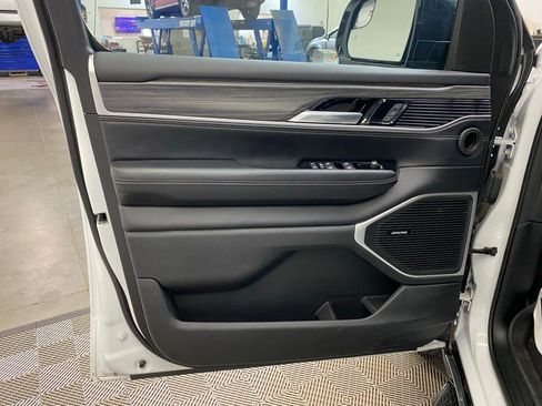 Used 2023 Jeep Wagoneer Series II w/ Flexible Seating Group RWD image 28