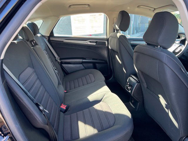 Used 2020 Ford Fusion SE FWD image 13