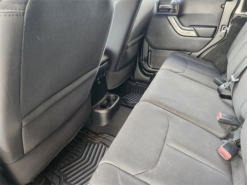 Used 2018 Jeep Wrangler Unlimited Sport S image 29