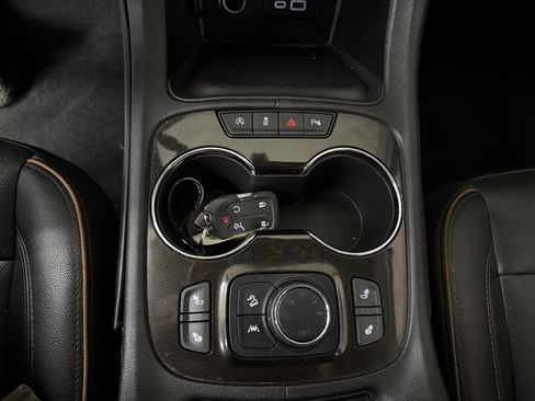 Used 2020 GMC Acadia SLT AWD/4WD image 17
