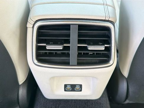 Used 2024 Genesis G70 2.5T RWD image 18