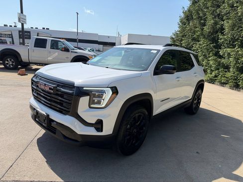 Used 2025 GMC Terrain Elevation w/ Elevation Premium Package AWD/4WD image 12