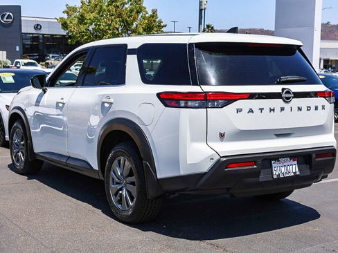 Used 2025 Nissan Pathfinder S FWD image 7