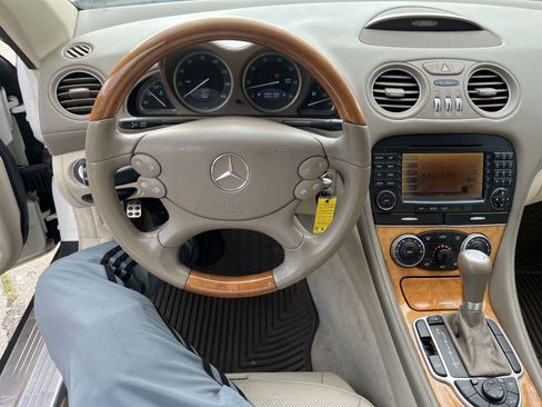 Used 2007 Mercedes-Benz SL 550 w/ Premium Pkg I image 12