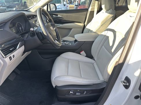 Used 2023 Cadillac XT4 Premium Luxury image 9