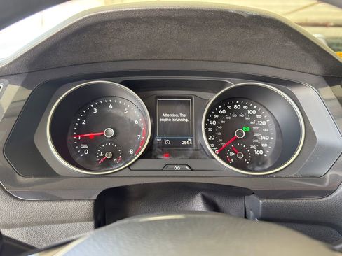 Used 2020 Volkswagen Tiguan S image 17