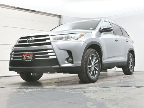 Used 2019 Toyota Highlander XLE image 41