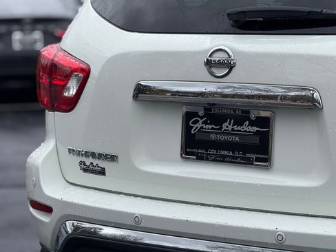 Used 2017 Nissan Pathfinder SV image 15