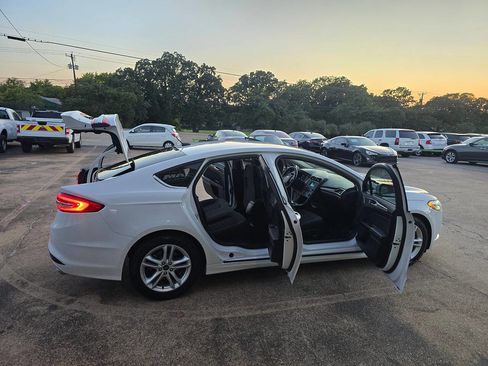 Used 2018 Ford Fusion SE image 44