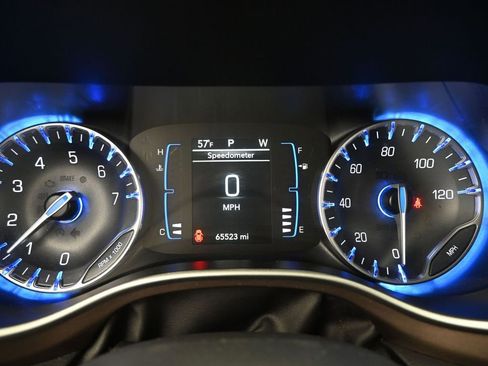 Used 2023 Chrysler Voyager LX image 22