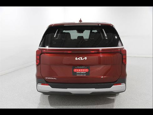 Used 2025 Kia Carnival FWD image 21