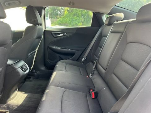Used 2019 Chevrolet Malibu LT w/ Driver Confidence Package II FWD image 5